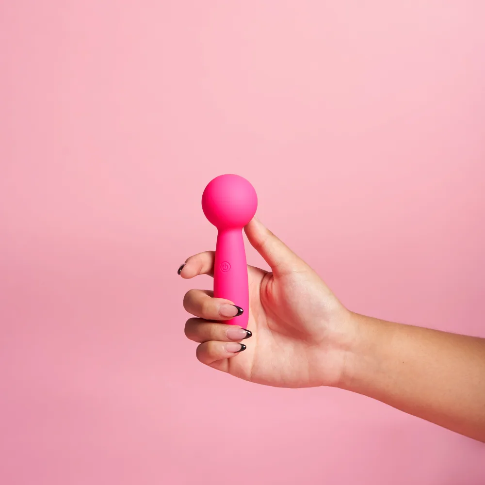 Lolly Mini Wand Vibrator – In der Hand